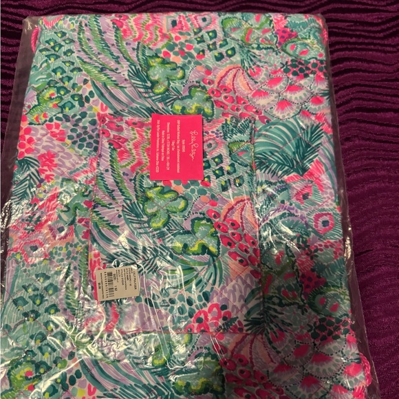 Brand new Lilly Pulitzer draw string bag with accessories - Picture 3 of 3